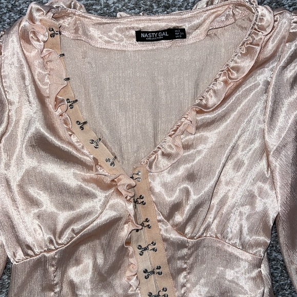 Clasp Blouse - Picture 2 of 4